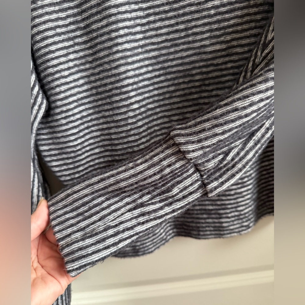 Out From Under Urban Outfitters Women’s Sweater - Size S - Picture 5 of 8